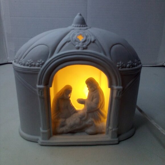 Other - Vintage Porcelain Ceramic Nativity Scene Light Up White Christmas 8"